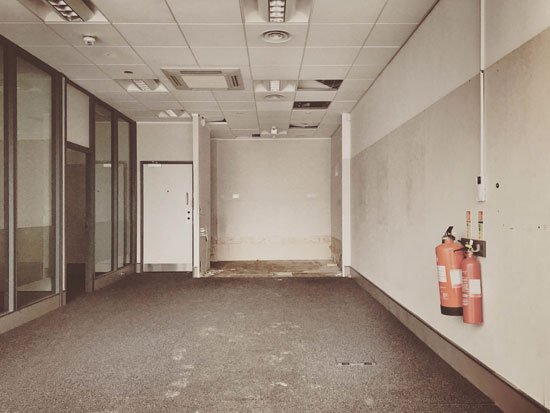 an empty shop on whiteladies road